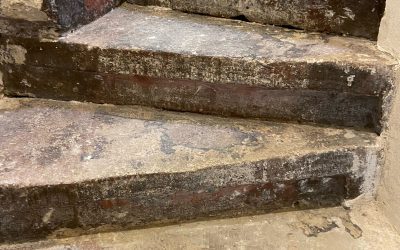 Comment enlever la colle et peinture d’un escalier en pierre