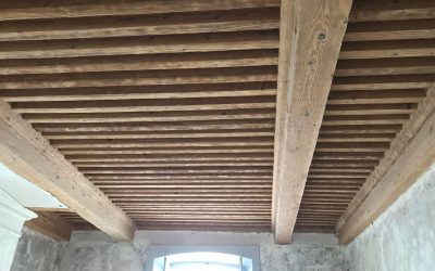 AÉROGOMMAGE POUTRES-PLAFOND À LA FRANÇAISE