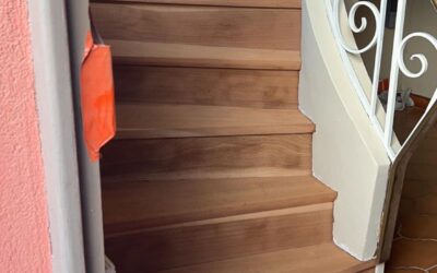 Comment nettoyer votre escalier en bois peint ou vernis