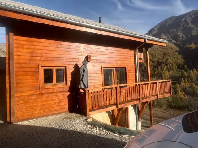 APPLICATION DE SATURATEUR POUR BARDAGE BOIS 