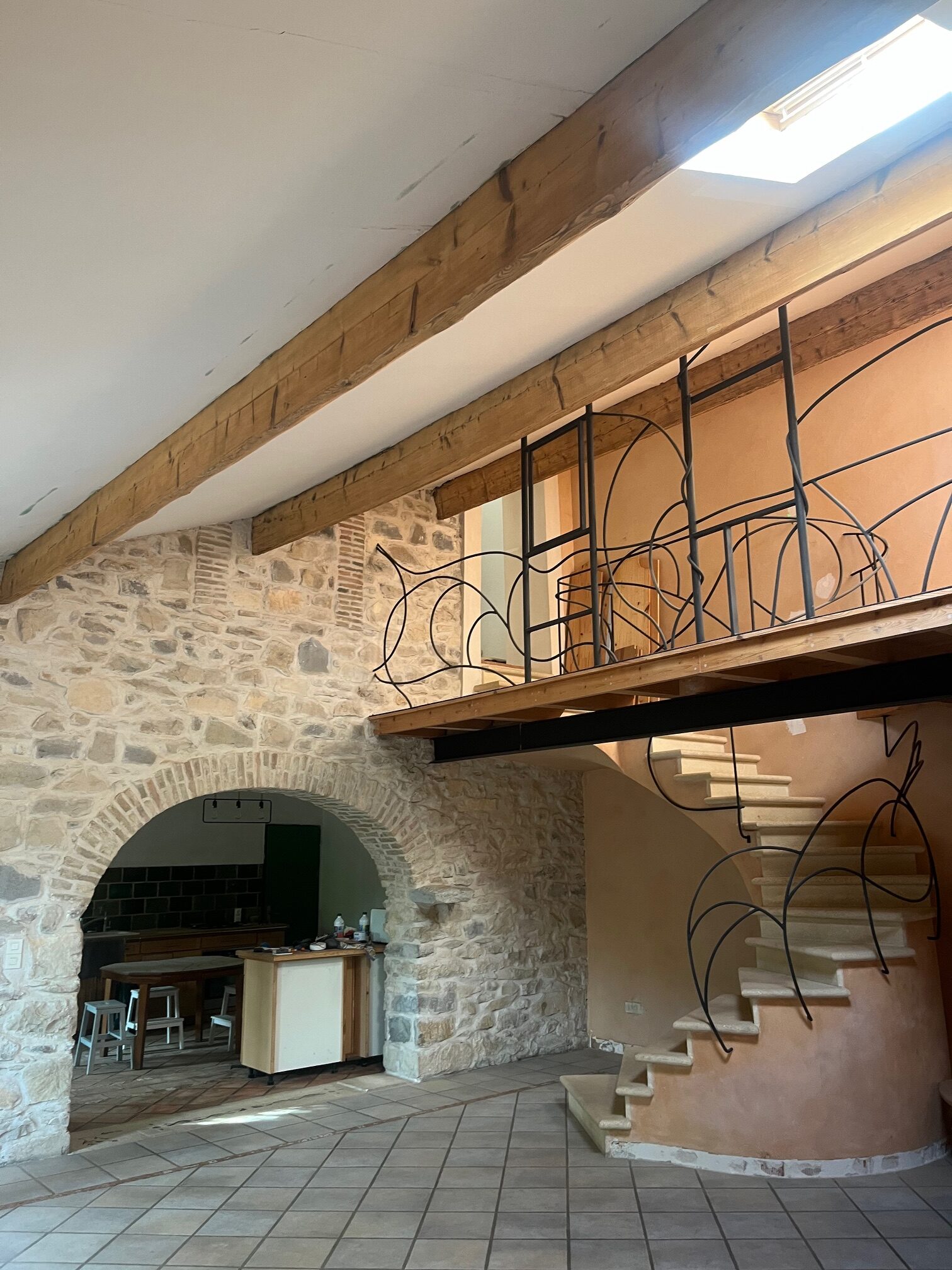 AÉROGOMMAGE DE POUTRES EN BOIS À CHÂTEAUNEUF-DU-PAPE 