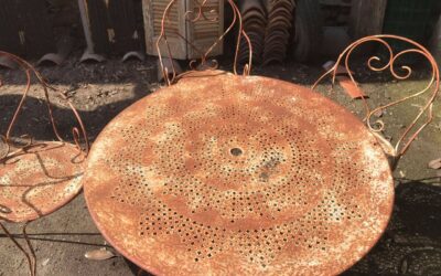 Décapage table de jardin en fer