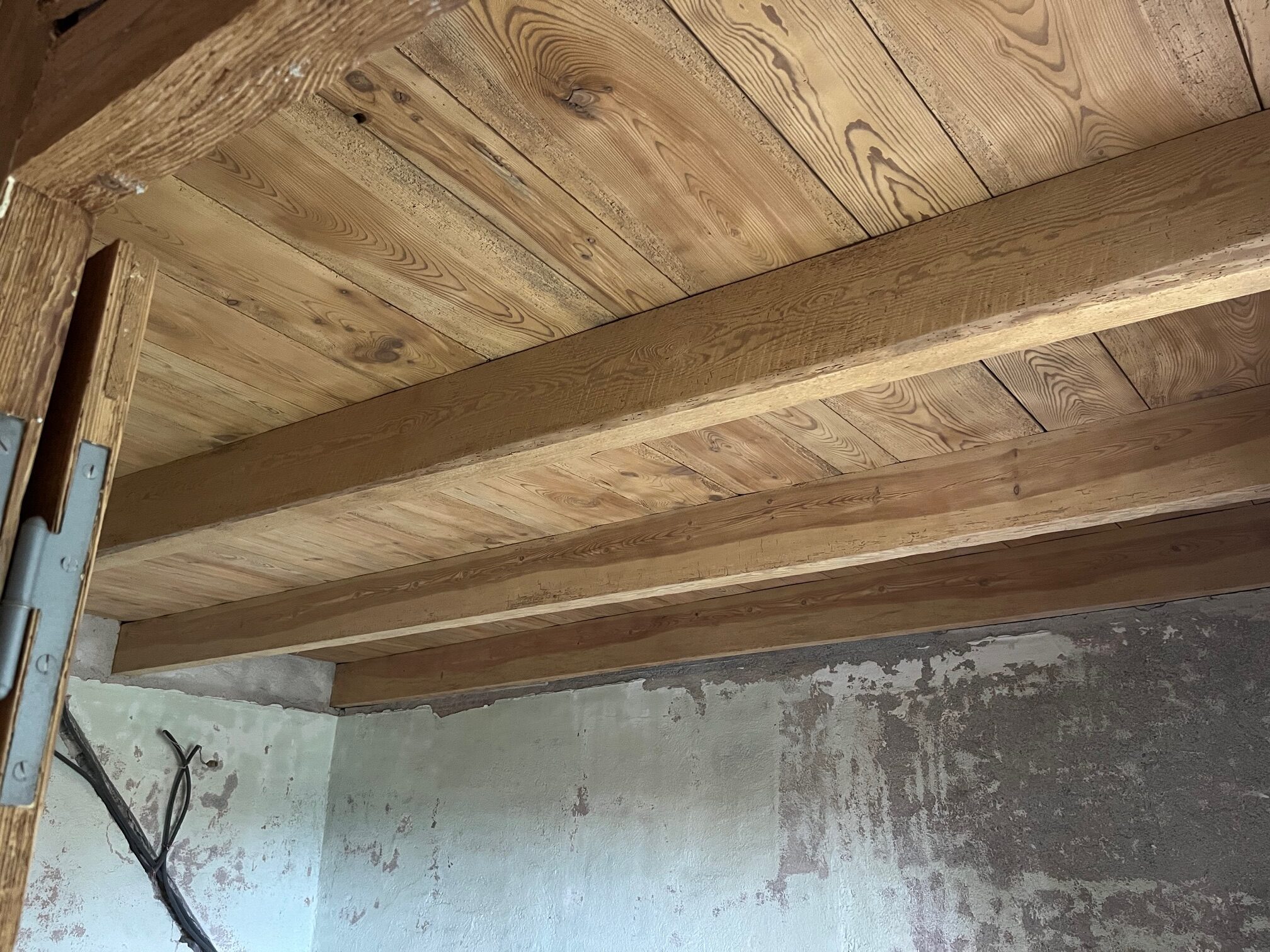 AÉROGOMMAGE DE POUTRE BOIS