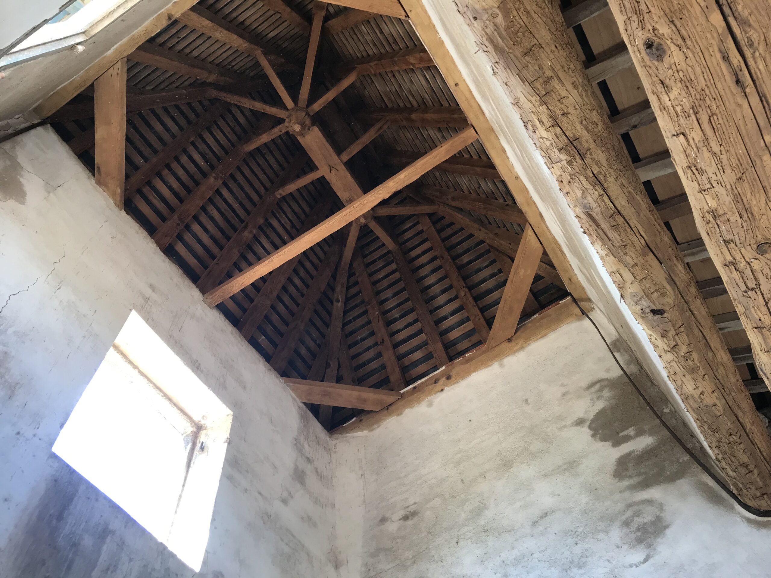 SABLAGE ET TRAITEMENT DES BOIS CONTRE LES XYLLOHAGES DU BOIS