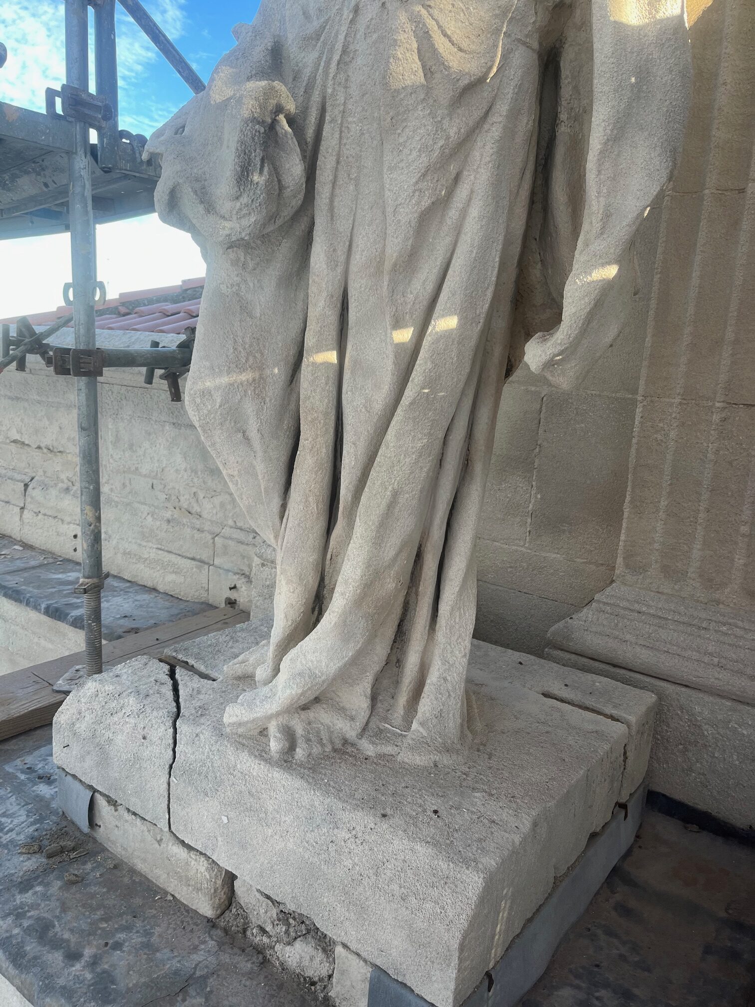 hydrogommage d'une statue enjalbert 