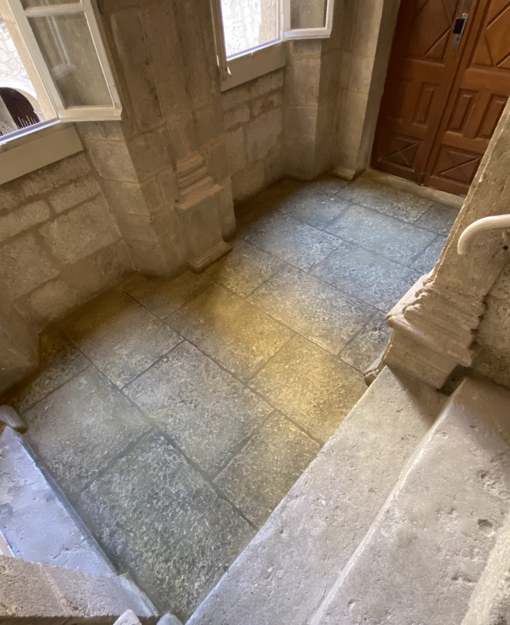 RESTAURATION D'UN SOL EN PIERRE DE TAILLE