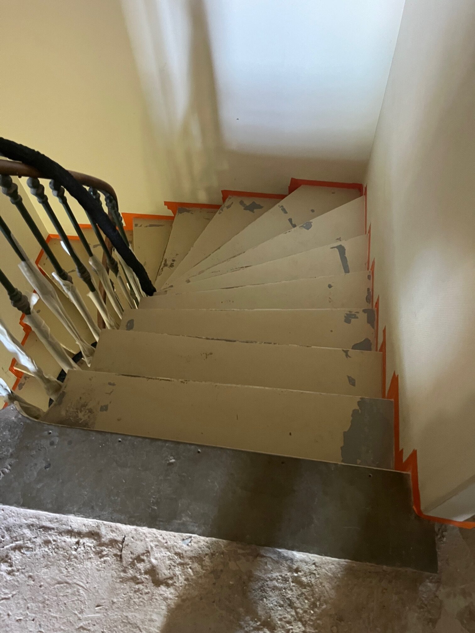 TRAVAUX D'AÉROGOMMAGE D'UN ESCALIER EN PIERRE À MONTPELLIER HÉRAULT