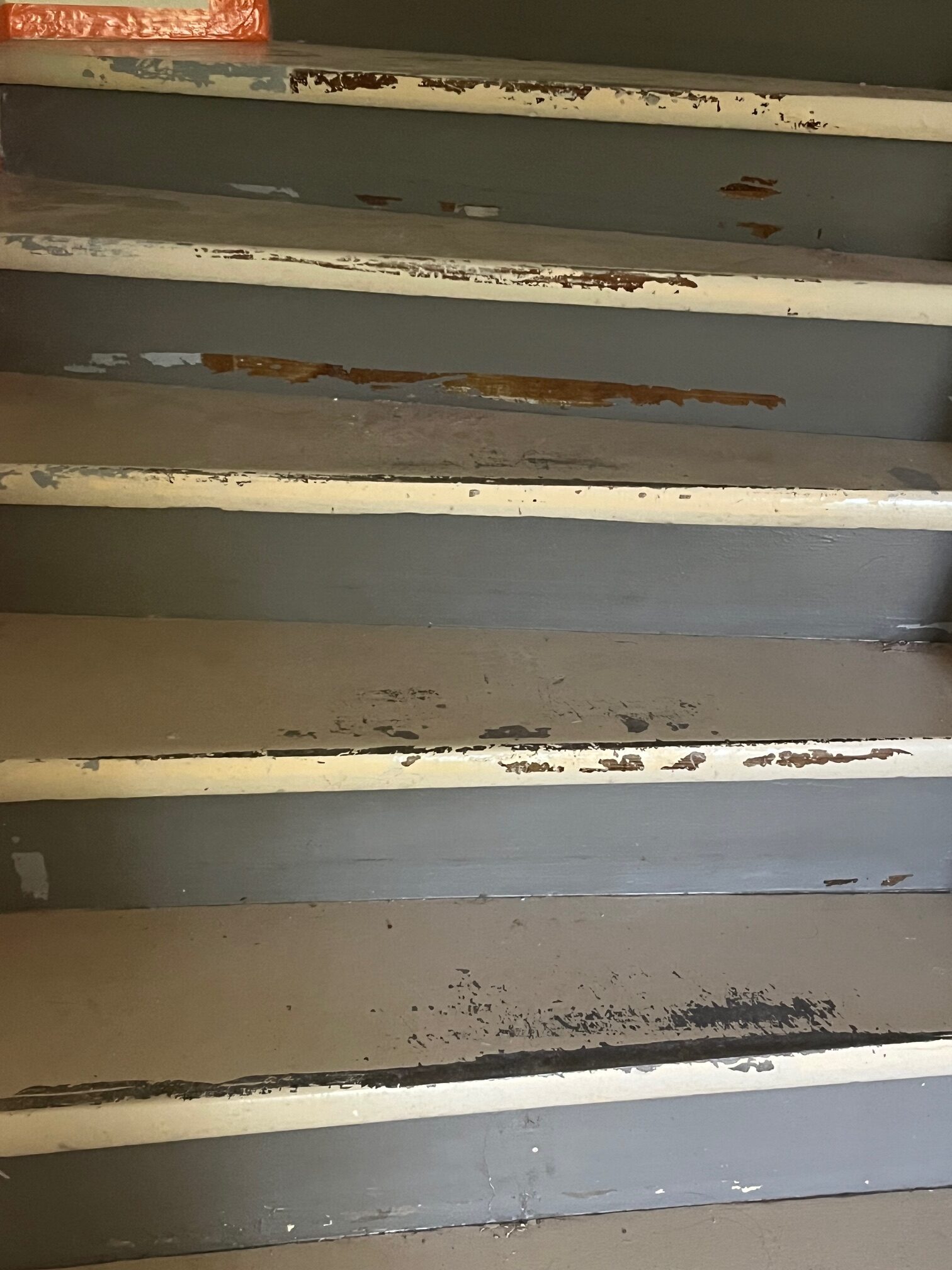 AÉROGOMMAGE D'UN ESCALIER EN PIERRE À MONTPELLIER HÉRAULT