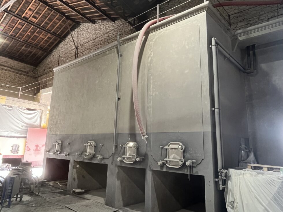 CUVE DE VIN ENTIÈREMENT DÉCAPÉ PAR SABLAGE