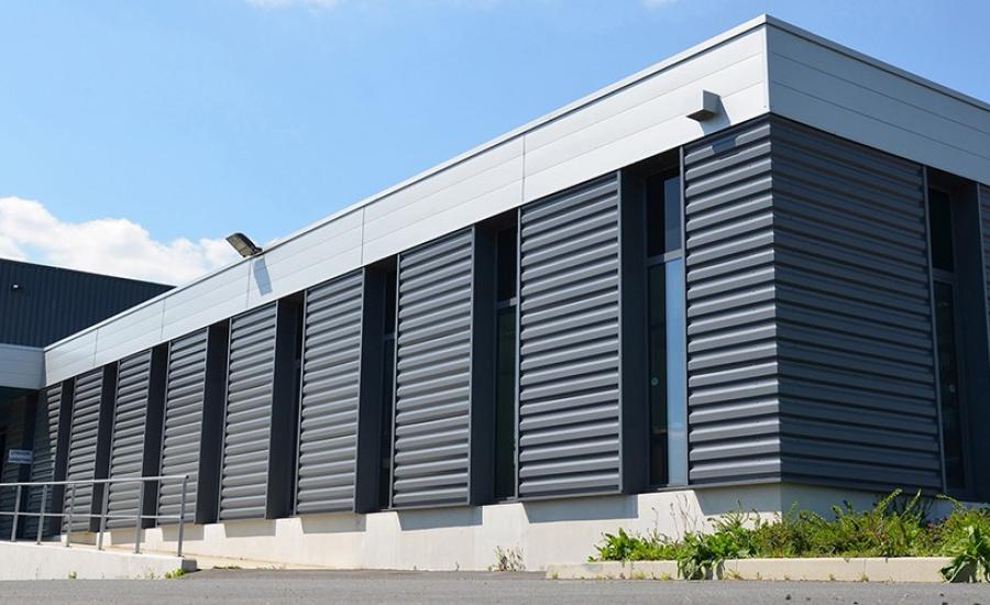 BÂTIMENT INDUSTRIEL ET CLIENTS EN FRANCHE CONTÉ 