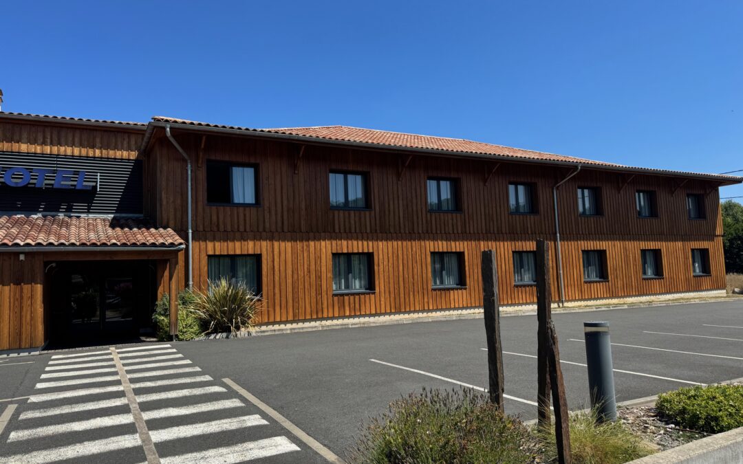 Application d'un saturateur sur bardage bois