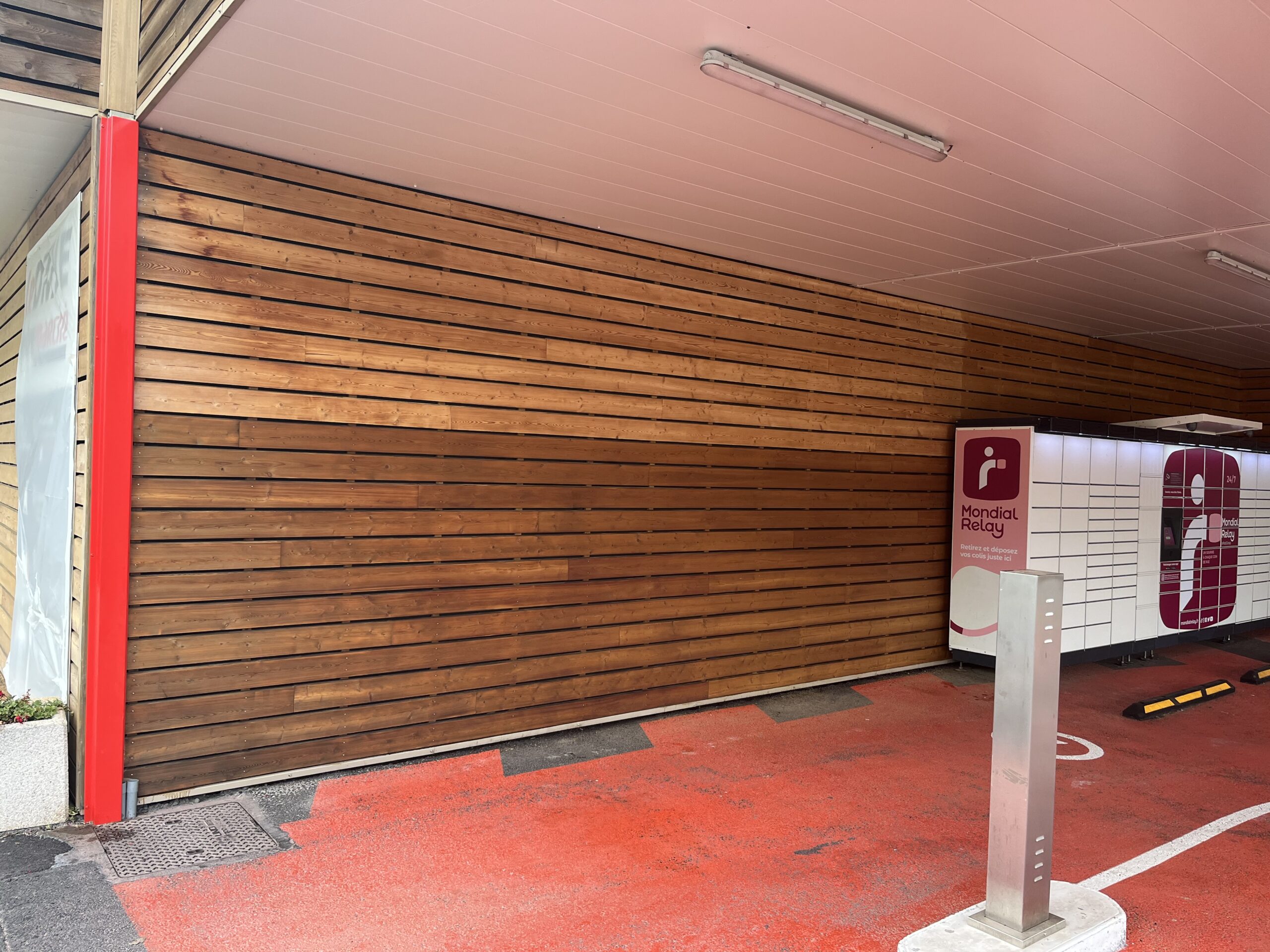 Travaux de ponçage d'un bardage bois