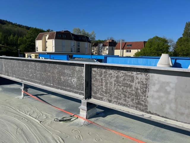 TRAVAUX DE DÉCAPAGE PAR SABLAGE DE POUTRE FER 