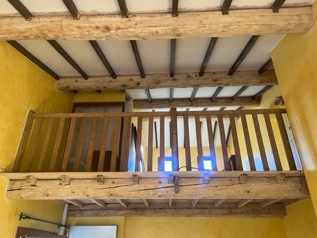 DÉCAPAGE DE POUTRE BOIS D'UNE MAISON DE CARACTÉRE À AUMONT AUBRAC 