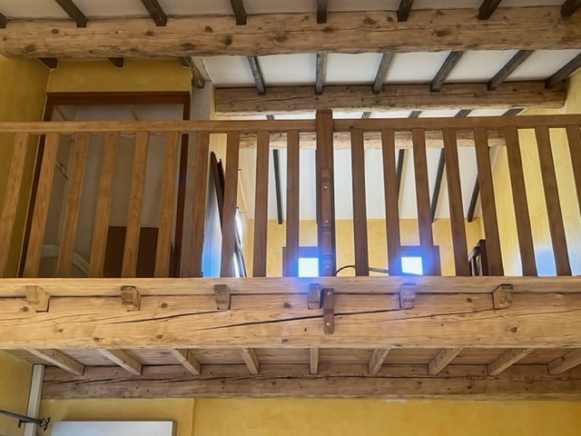 AÉROGOMMAGE DE POUTRE EN BOIS 