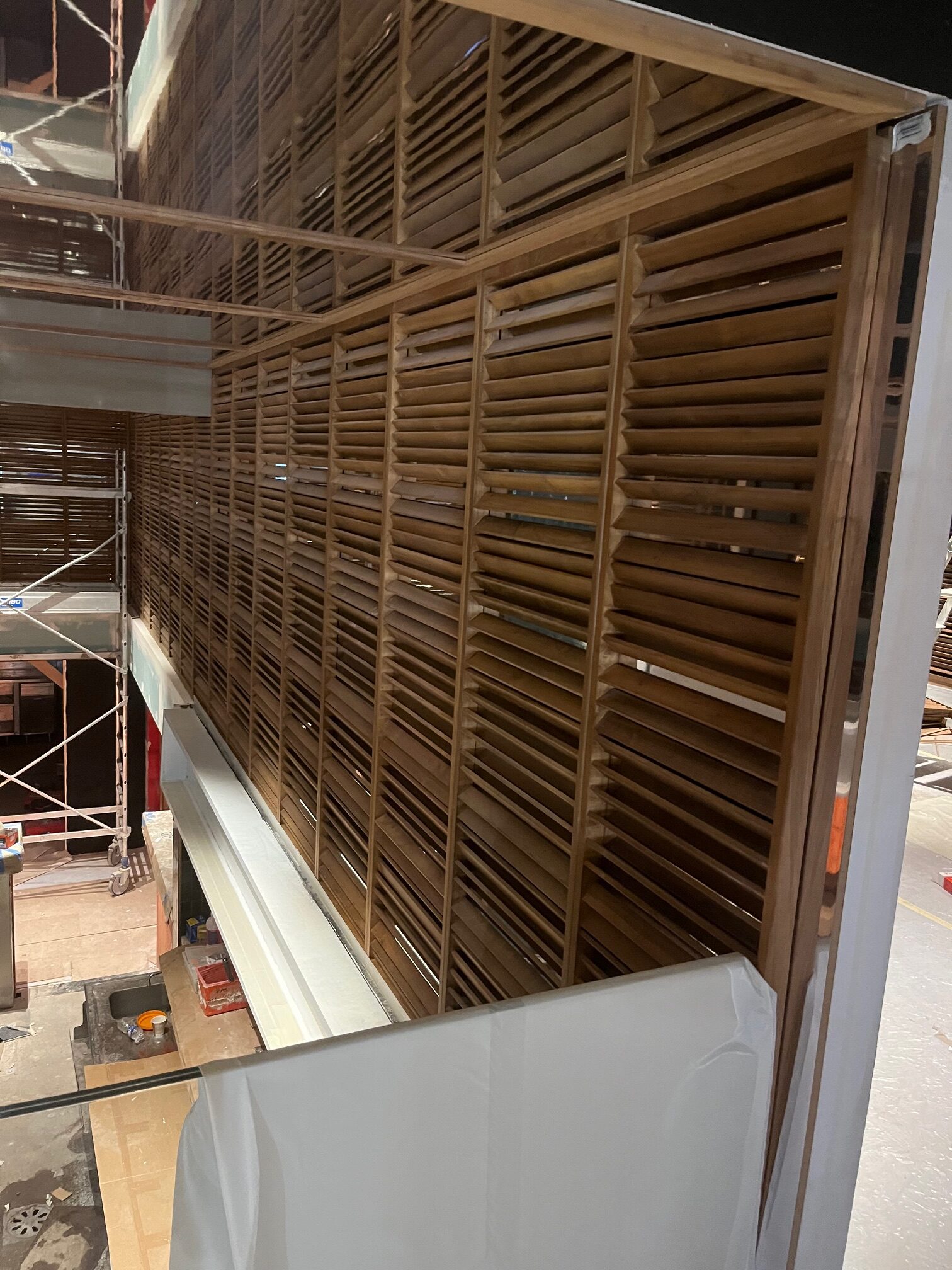 TRAITEMENT DU BOIS CONTRE LE FEU SUR DES PANNEAUX EN BOIS 