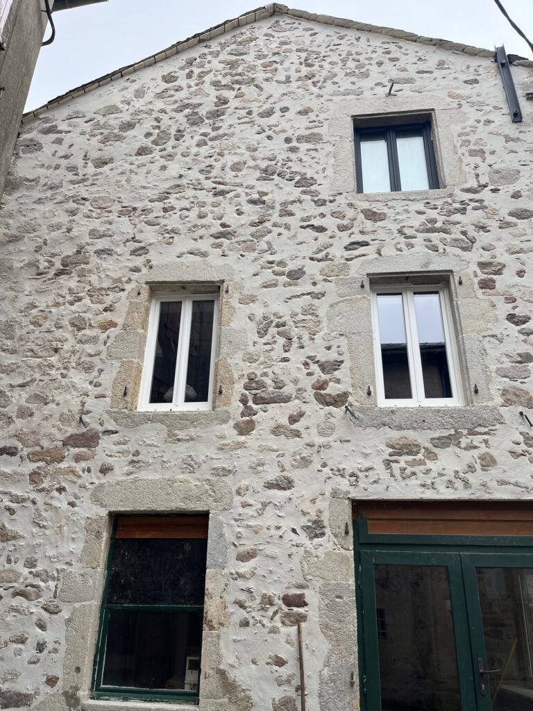 SABLAGE D'UNE FAÇADE EN PIERRE