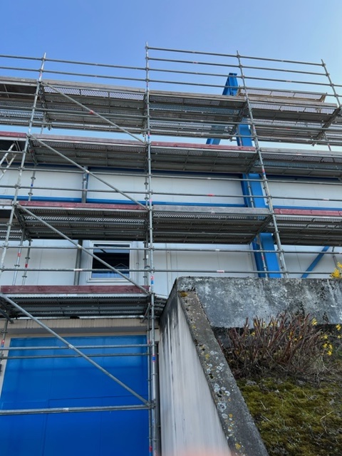 MISE EN PLACE D'UN ÉCHAFAUDAGE 