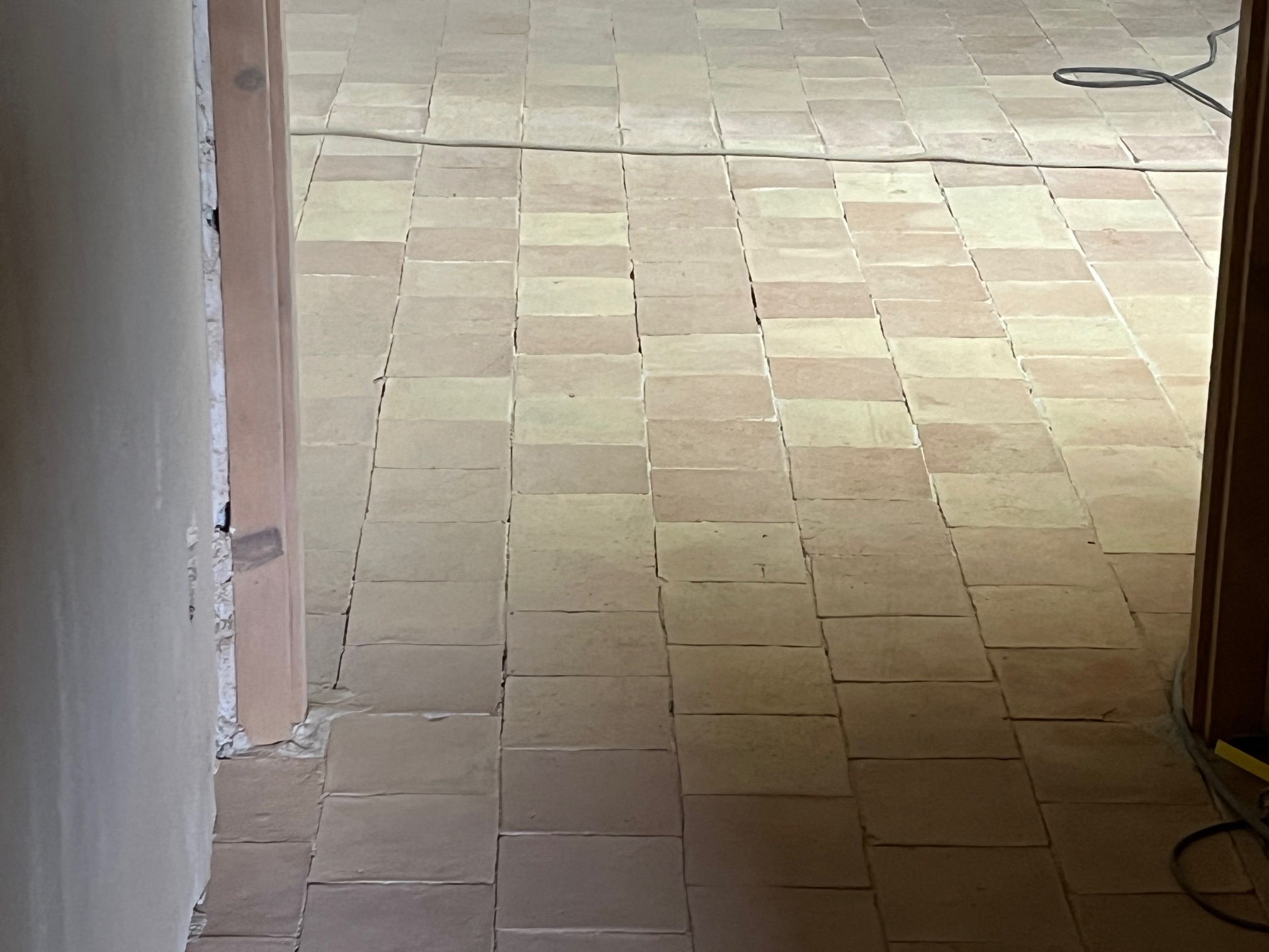 AÉROGOMMAGE DE TOMETTES EN TERRE CUITE 