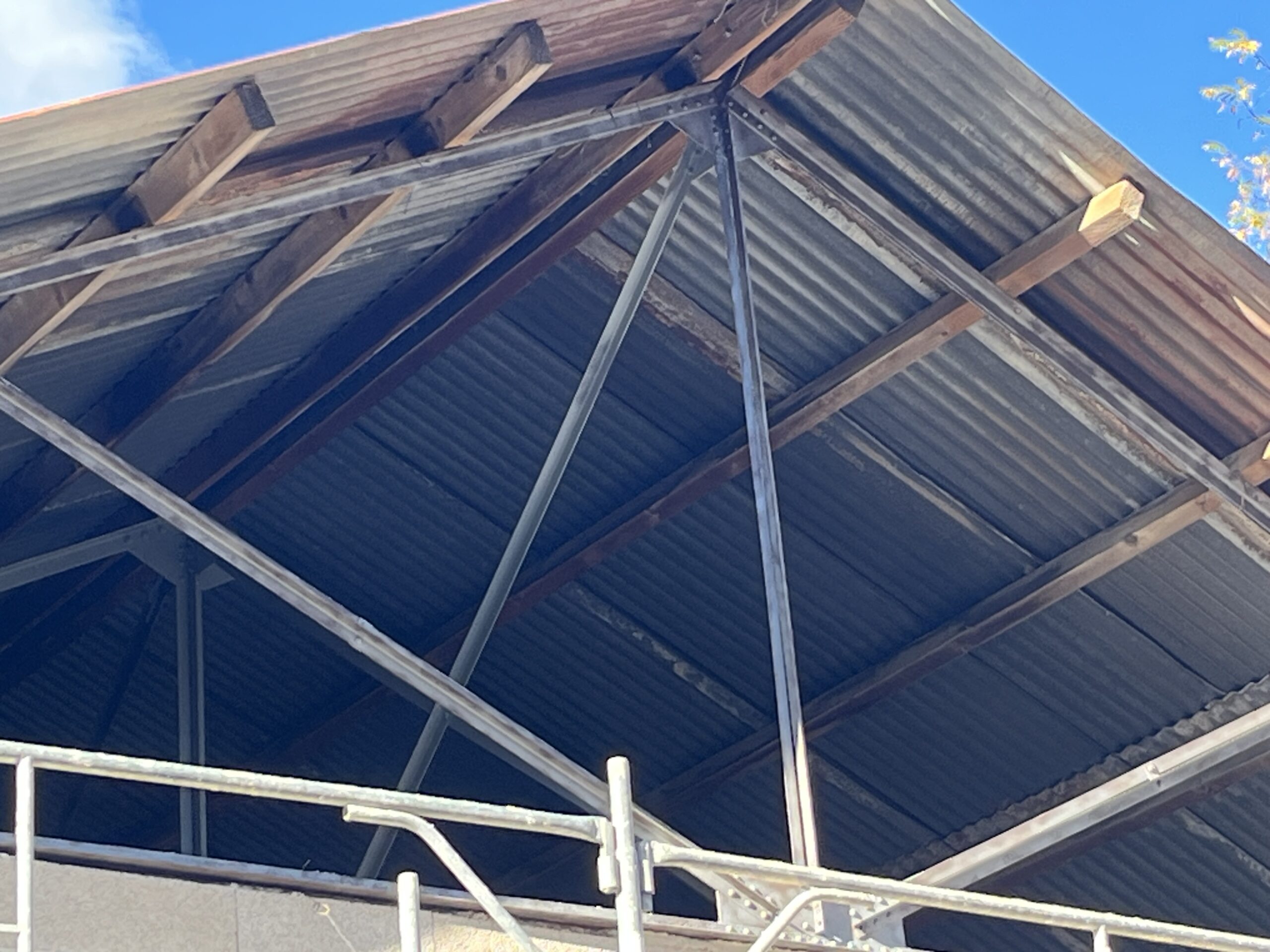 Charpente métallique décapé et application primaire FREITAMÉTAL