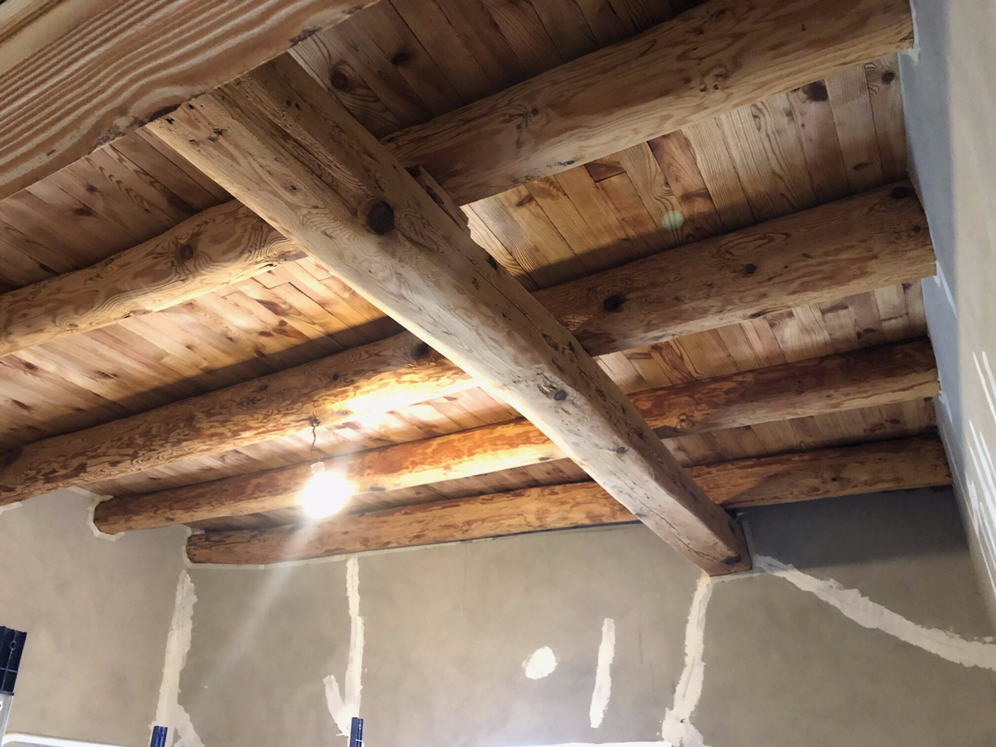 DÉCAPAGE DE POUTRE BOIS EN HAUTE-LOIRE 