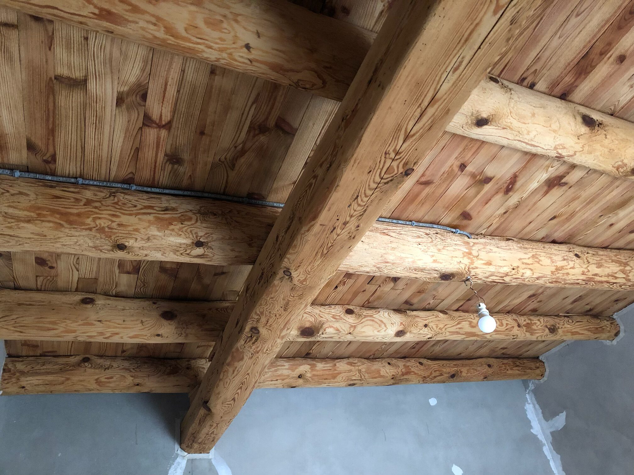 AÉROGOMMAGE DE POUTRE BOIS AVEC APPLICATION D'UNE HUILE DE LIN