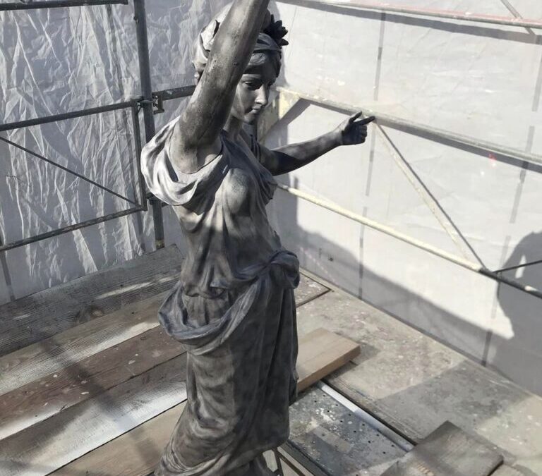 AÉROGOMMAGE STATUE MARIANNE