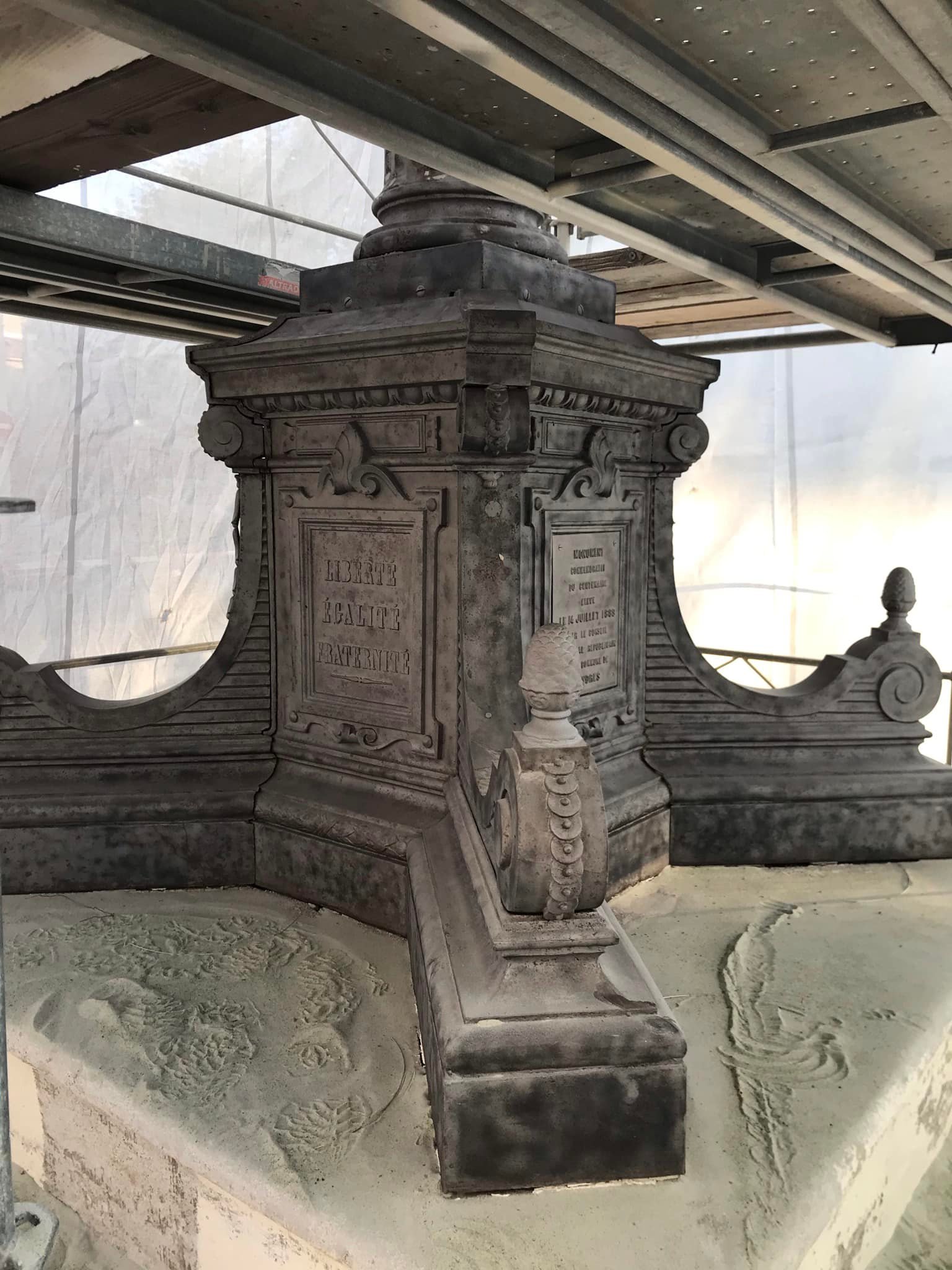 AÉROGOMMAGE DE LA STATUE MARIANNE 