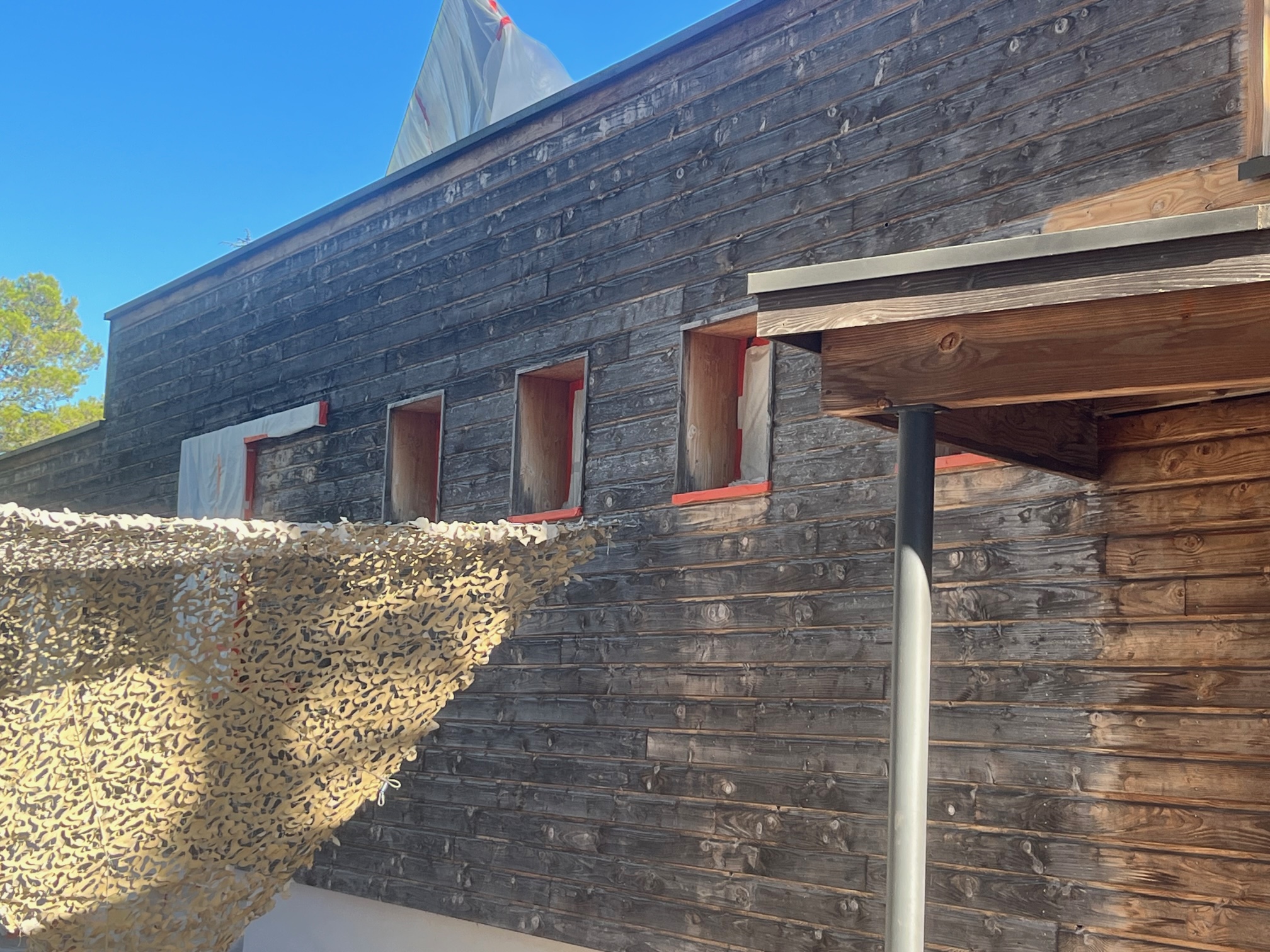 BARDAGE BOIS AVANT TRAVAUX DE DÉCAPAGE PAR SYSTÈME AÉROGOMMAGE