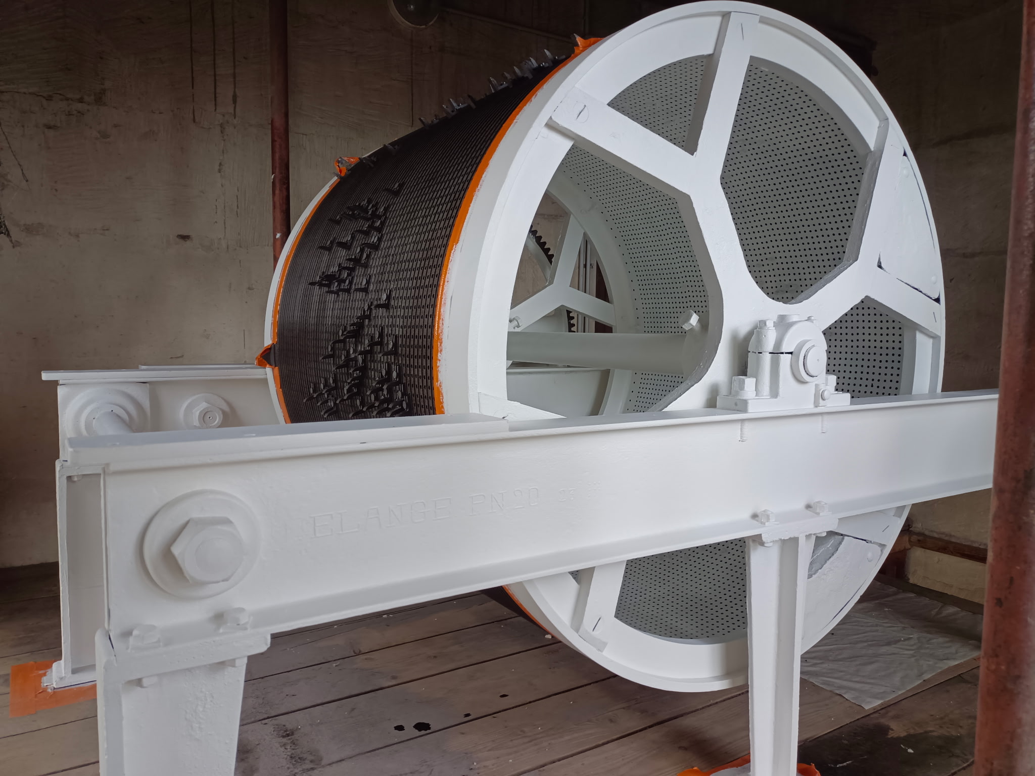 Application de deux couches de primaire anti-rouille avec durcisseur 