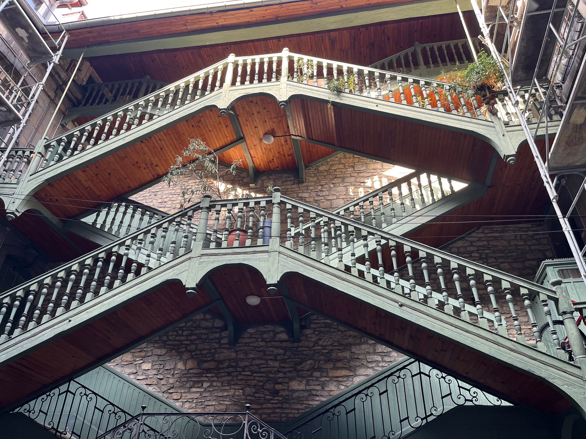 NETTOAYGE DE FAÇADE EN PIERRE À BESANÇON