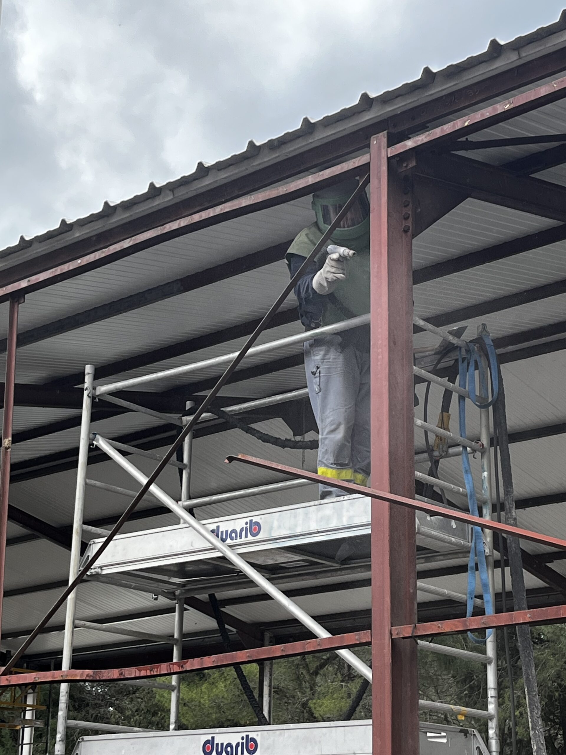 Travaux de sablage de charpente métallique