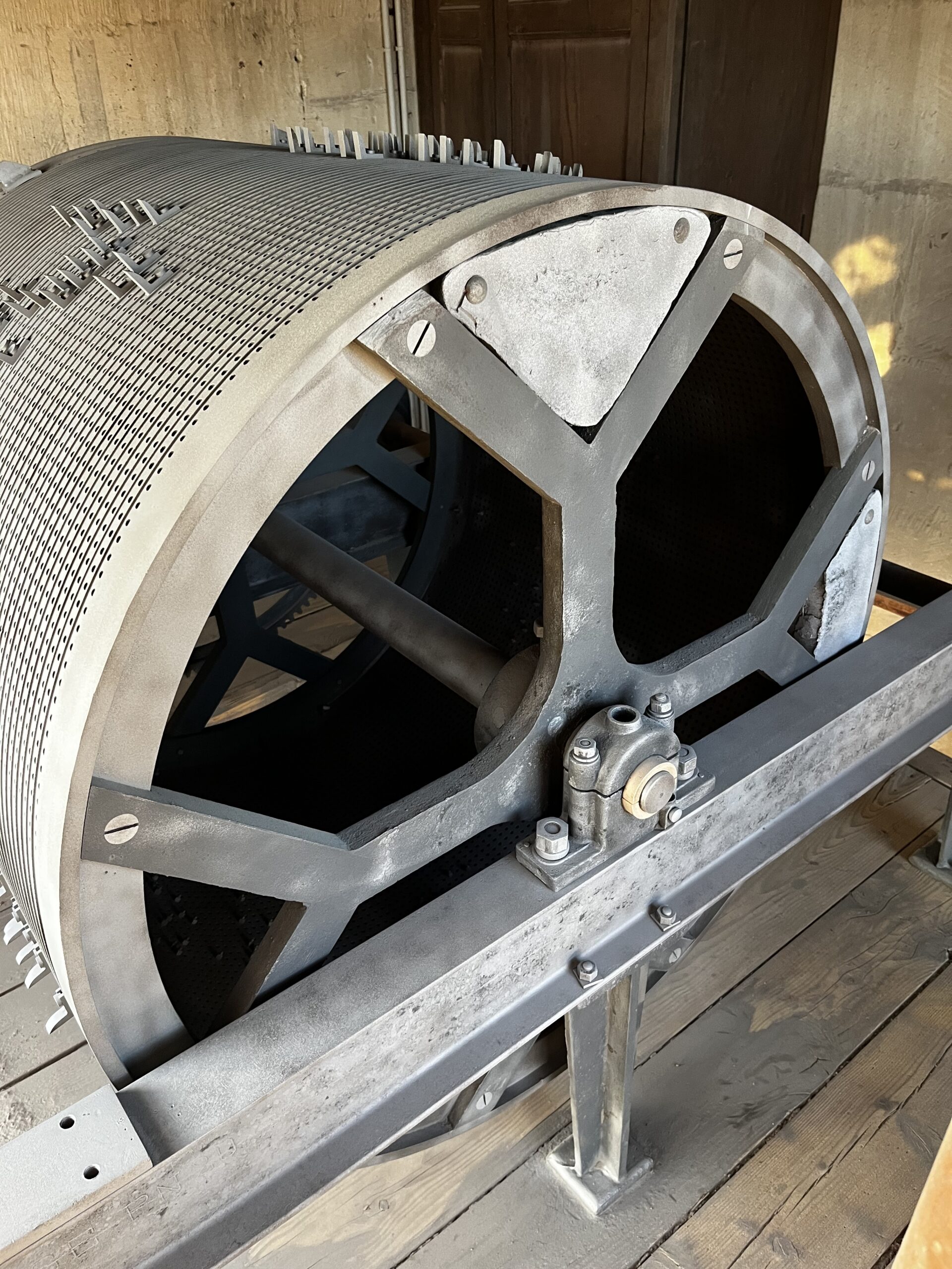 Travaux d'aérogommage et nettoyage d'un tambour carillon