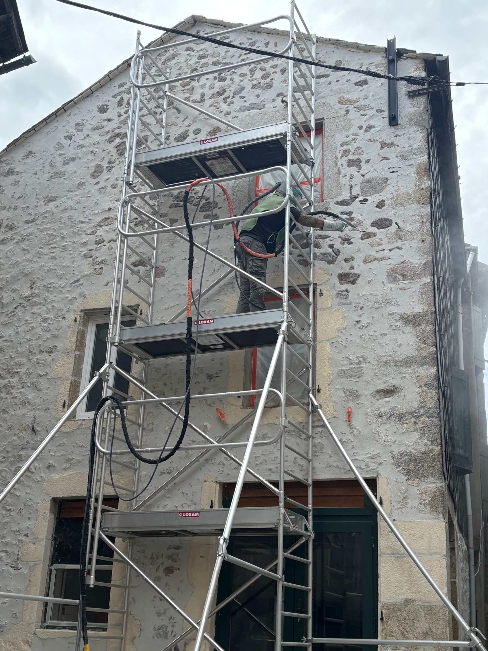 DÉCAPAGE DE FAÇADE EN PIERRE